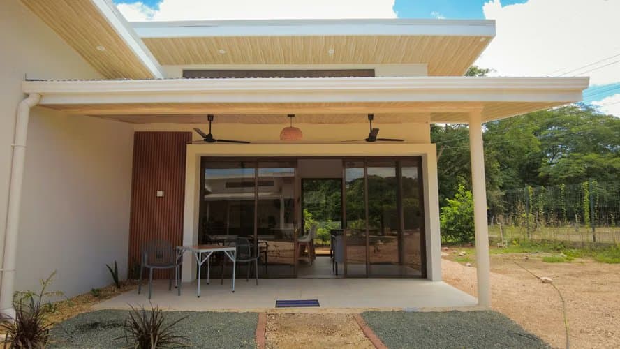 Apartamento y casa de 1-2 hab., AC, con Piscina a 20 min de las playas | Casas Numu