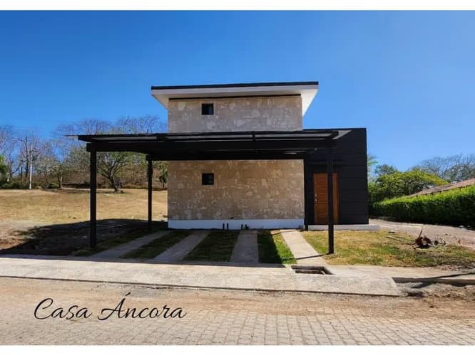 Casa Amueblada de 4 Habitaciones con Piscina en Comunidad Cerrada — a 15 Min de Tamarindo