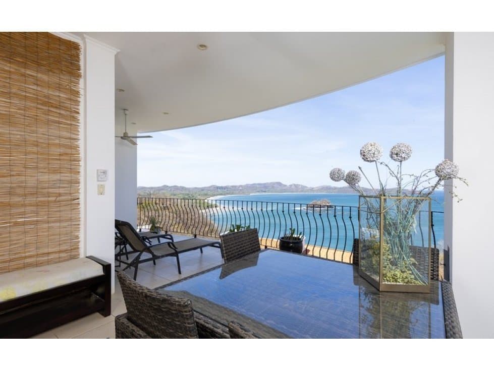 Flamingo Towers - Condominio de 3 Habitaciones con Vista al Mar en Playa Flamingo