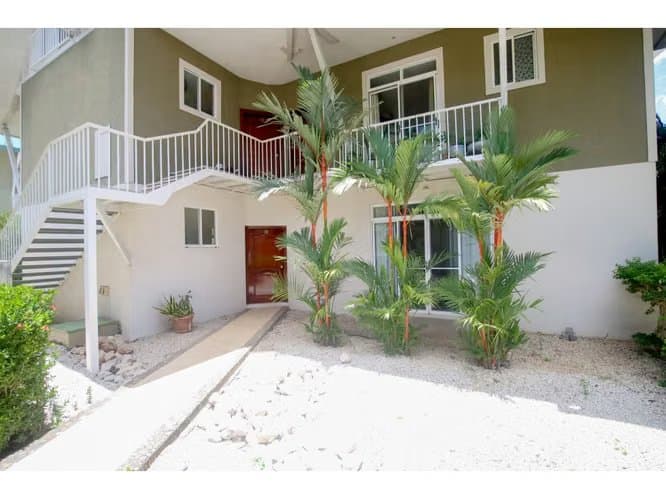 Espacioso Condominio de 3 Habitaciones en Alquiler de Largo Plazo