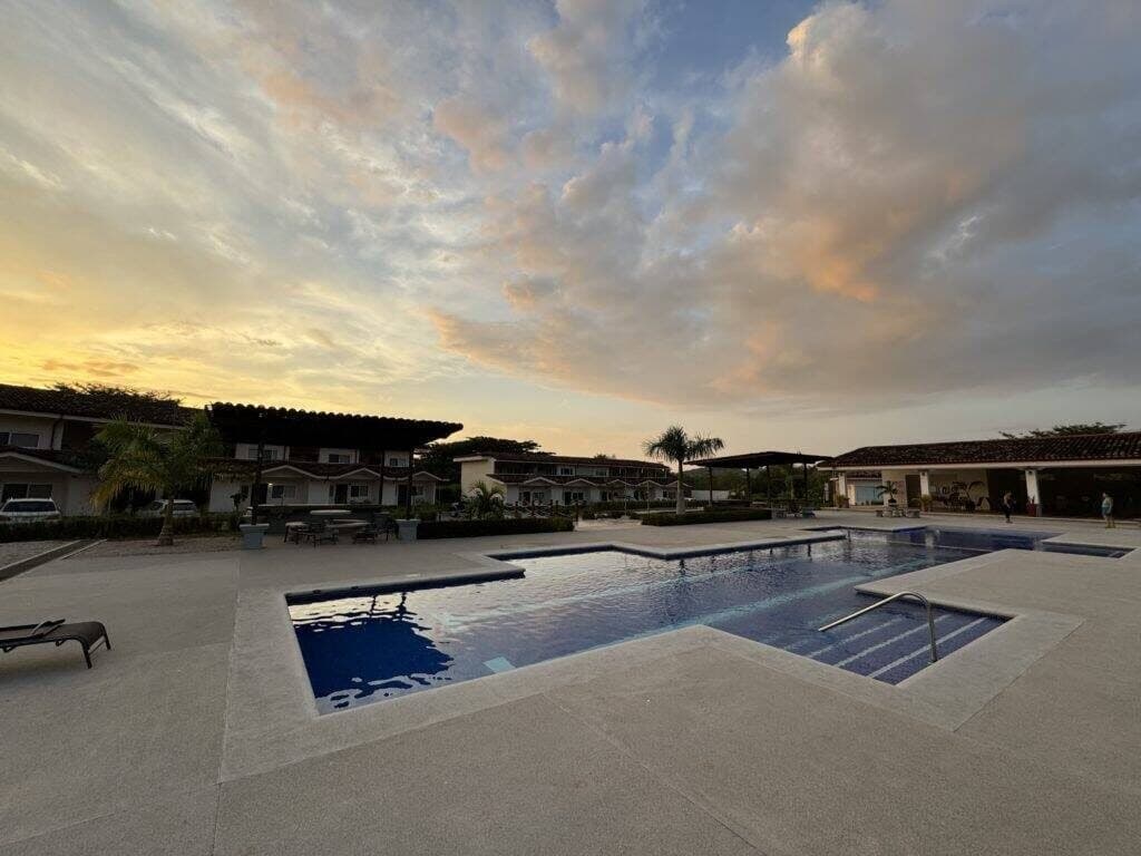 3 Bedroom Familly Townhome in Gated Community 4km to Tamarindo Beach