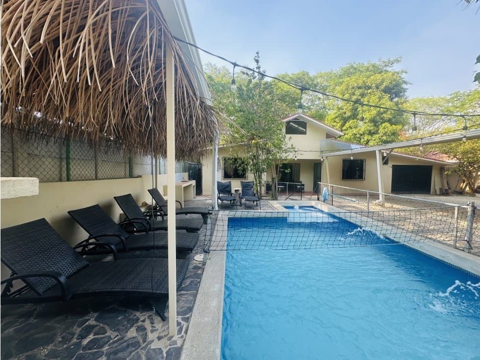 Casa de 4 Habitaciones con Piscina en Alquiler - Surfside, Playa Potrero