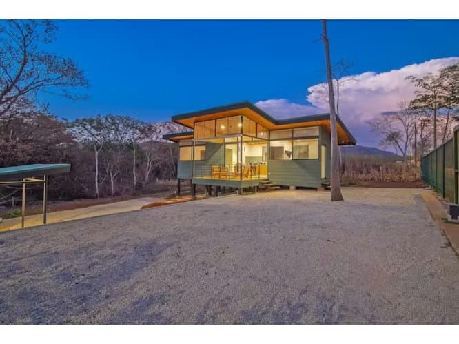 Modern Home with Private Pool on 1,000 m² Lot – Pinilla
