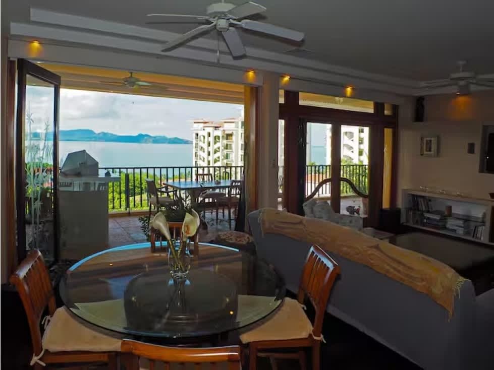 Luxury Oceanview Penthouse - Long-Term Stay in Flamingo Beach | OpenCasa
